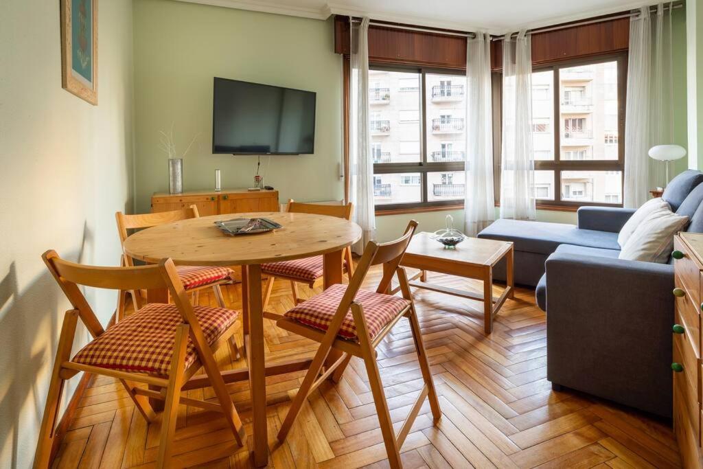 Apartamento Centro De Vigo Con Paking Gratuito Luaran gambar