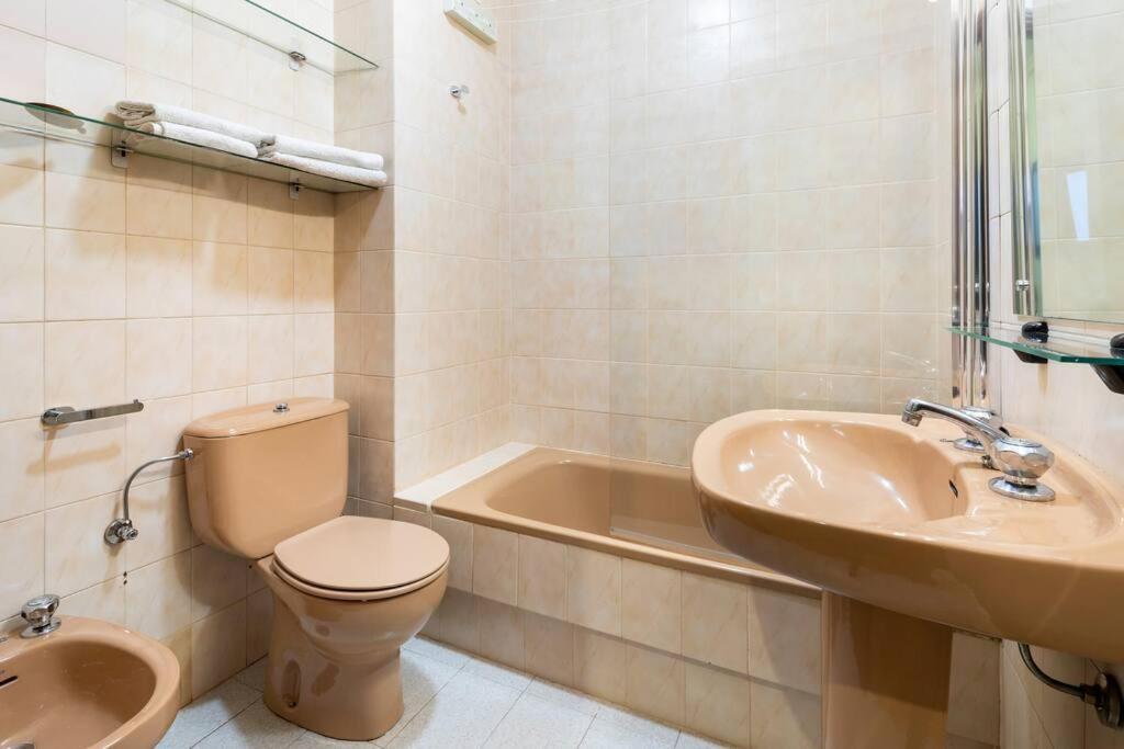 Apartamento Centro De Vigo Con Paking Gratuito Luaran gambar